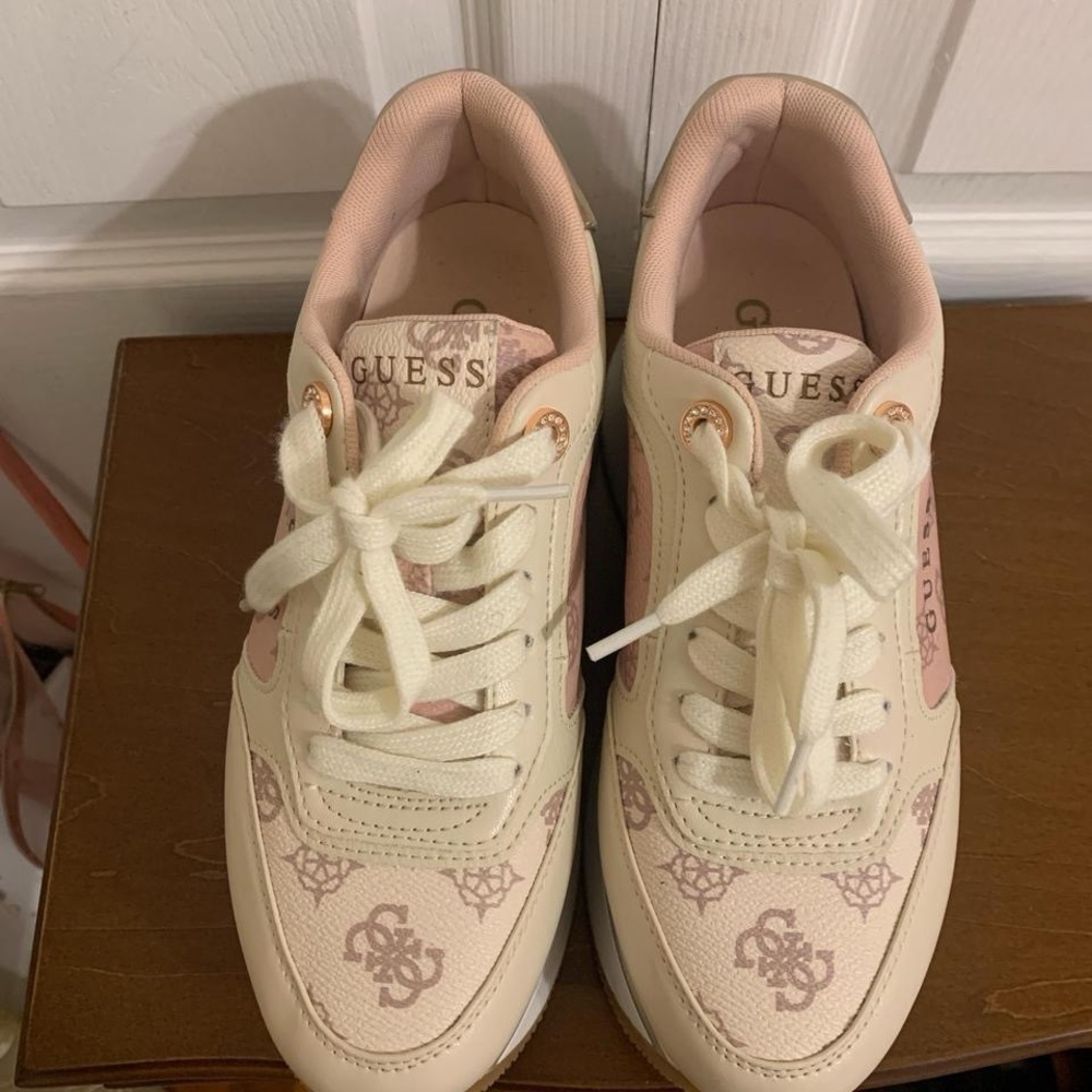 Guess Women's Cream and Pink Lace-Up Platform Sneakers